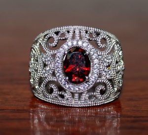 Bague en grenat rouge