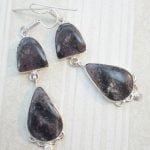 boucles d'oreilles en Charoïte