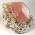 Morganite sur sa matrice